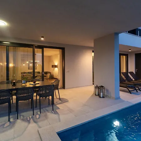 Mattia By Seeadria Agency *