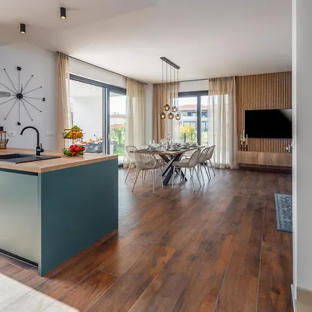 Mattia By Seeadria Agency