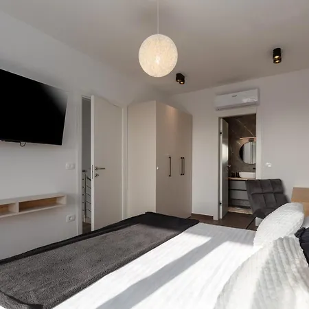 Mattia By Seeadria Agency *