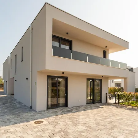 Mattia By Seeadria Agency *