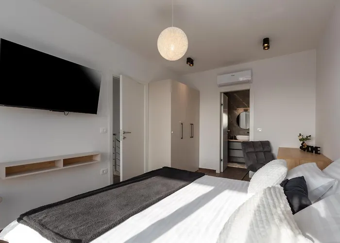 Mattia By Seeadria Agency *